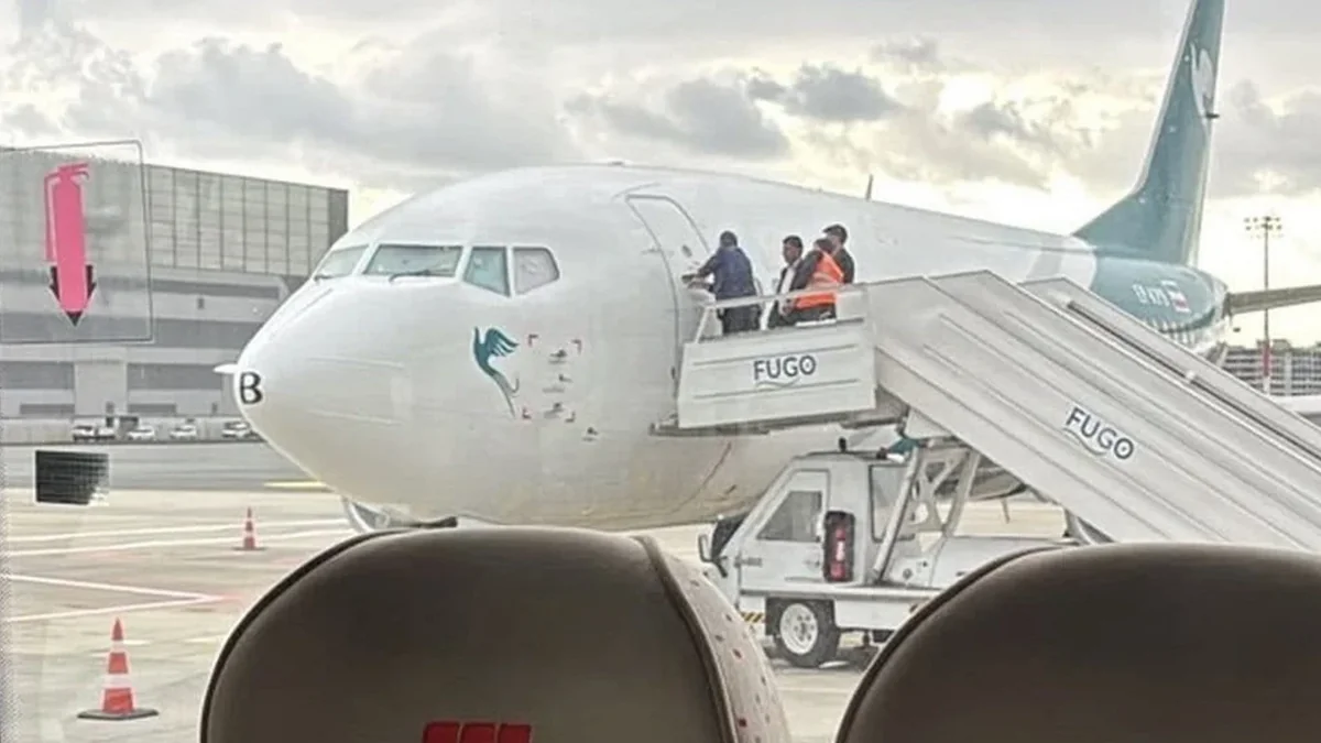 Самолет иранской компании Caspian Airlines арестован в аэропорту Стамбула прямо перед вылетом