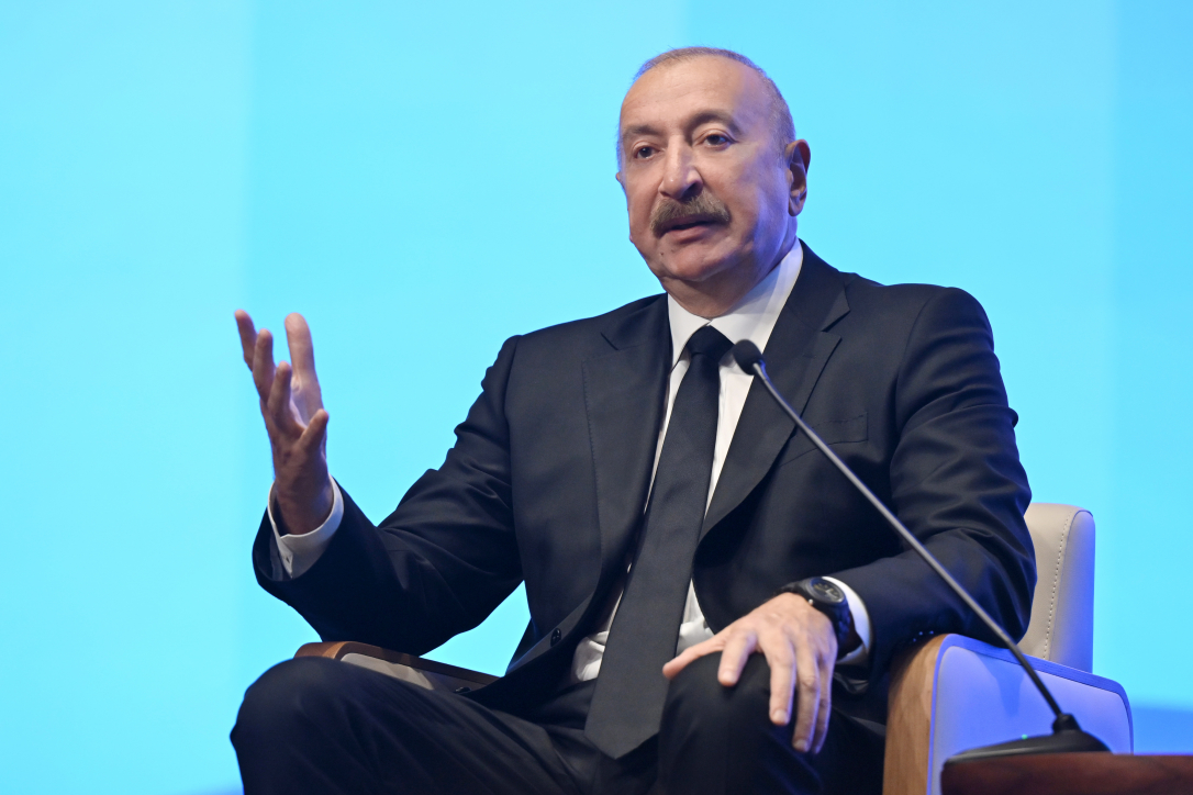 Алиев посоветовал инвесторам не верить фейк-СМИ
