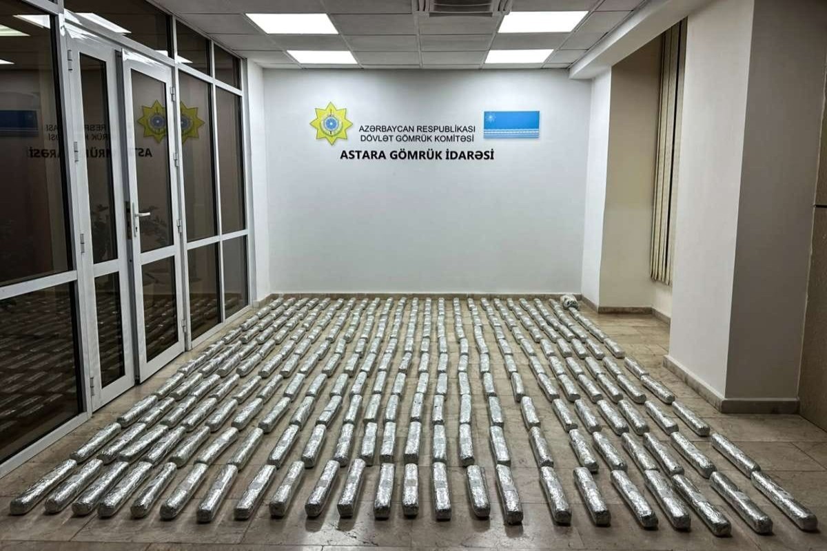 Из Ирана в Россию пытались провезти через Азербайджан наркотики в сельдерее