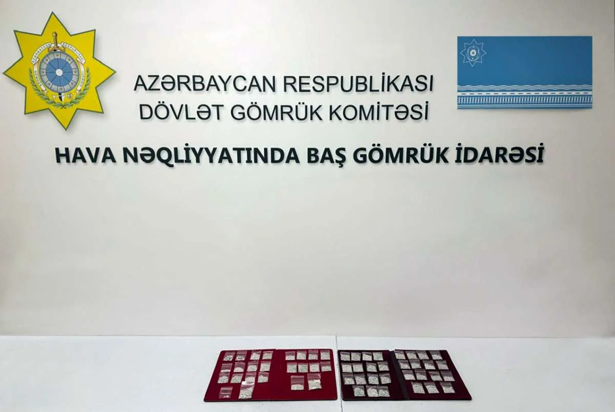 У пассажира рейса Шарджа — Баку обнаружили бриллианты на миллионы манатов 3 У пассажира рейса Шарджа — Баку обнаружили бриллианты на миллионы манатов