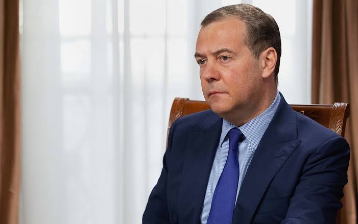 Медведев призвал ударить по Германии