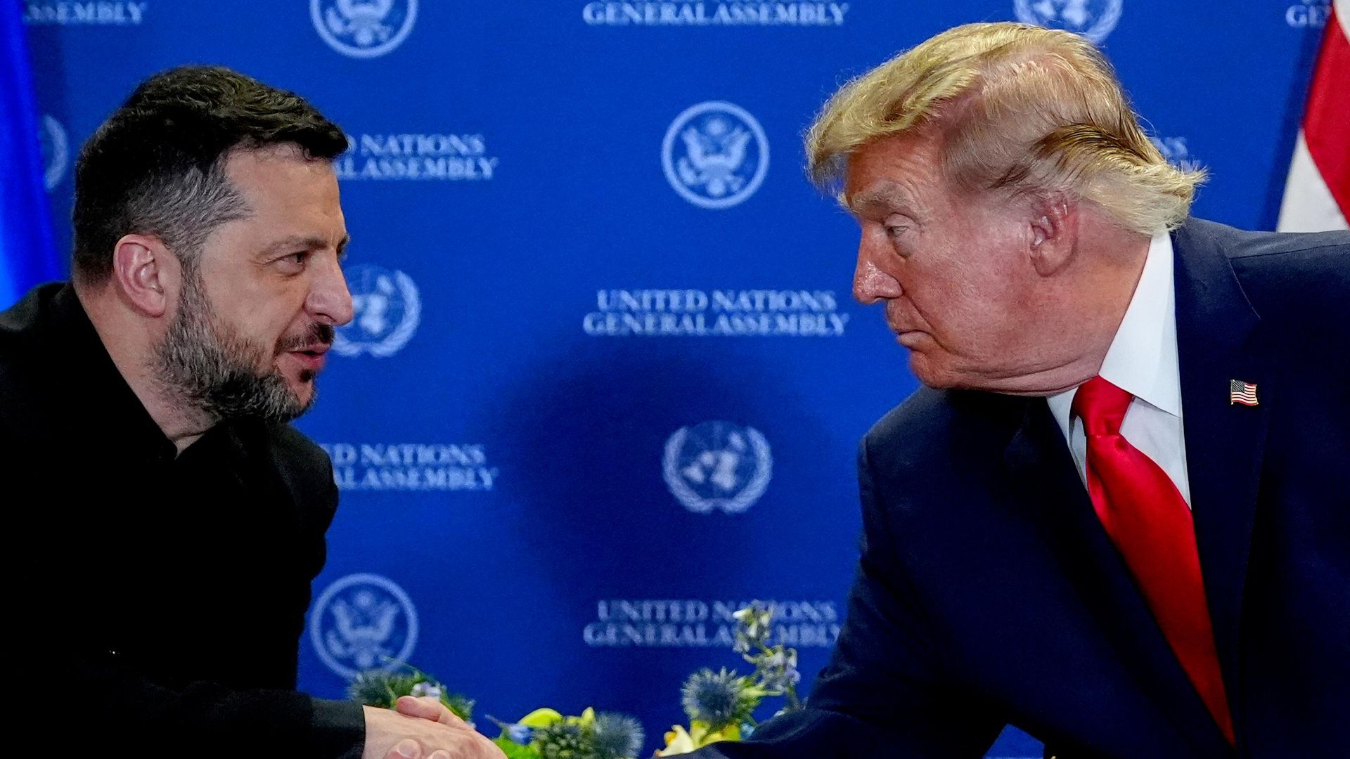 Bloomberg: Трамп призвал Зеленского поехать в Москву для встречи с Путиным
