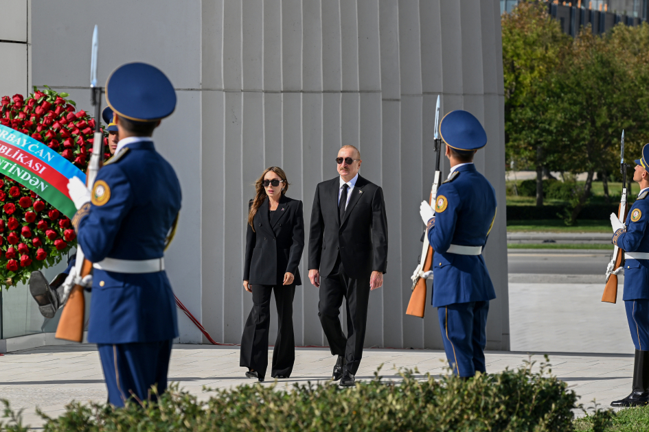 День памяти: Алиевы почтили память шехидов в Баку 5 День памяти: Алиевы почтили память шехидов в Баку
