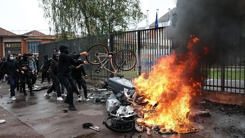 Франция бастует: массовые протесты парализовали страну 3 Франция бастует: массовые протесты парализовали страну