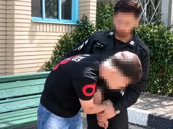 В Тебризе полицейских наказали за жестокость к задержанному подростку