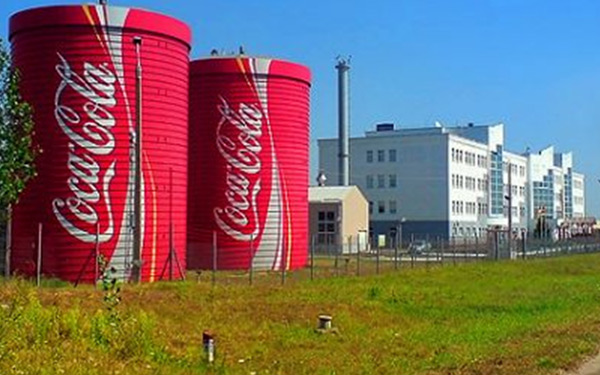 Россия ударила по заводу Coca-Cola под Киевом: возник пожар