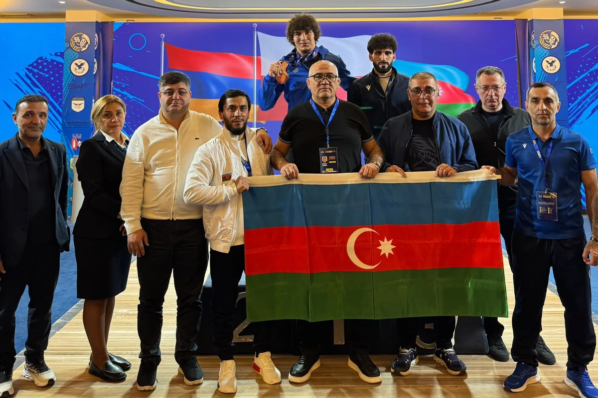 Азербайджанский тяжелоатлет завоевал три медали на чемпионате Европы