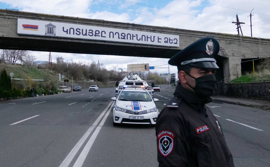 В Армении по полицейским открыли стрельбу