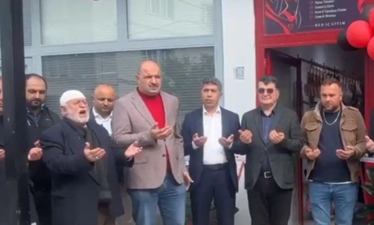 В Турции магазин эротического белья открыли с молитвой 1 В Турции магазин эротического белья открыли с молитвой