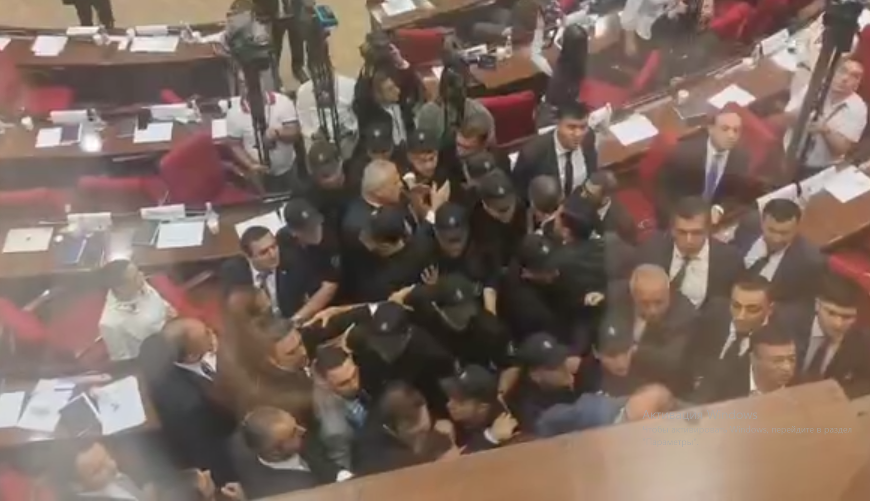 Депутаты подрались в парламенте Армении
