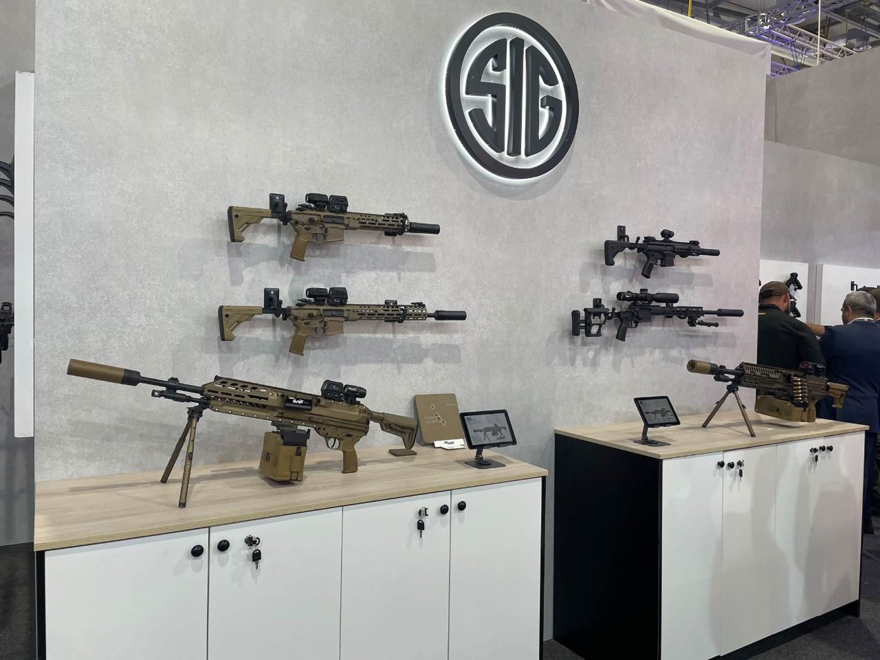 Американский десант на ADEX: временная поверенная оценила новые технологии 1 Американский десант на ADEX: временная поверенная оценила новые технологии