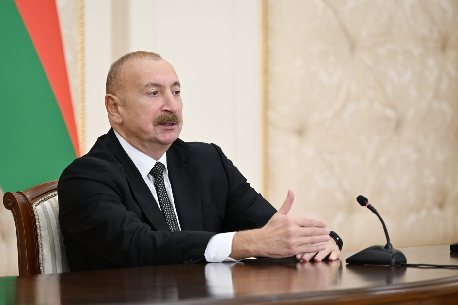 Президент Алиев предложил Лаосу инвестиции и возвращение студентов в Баку