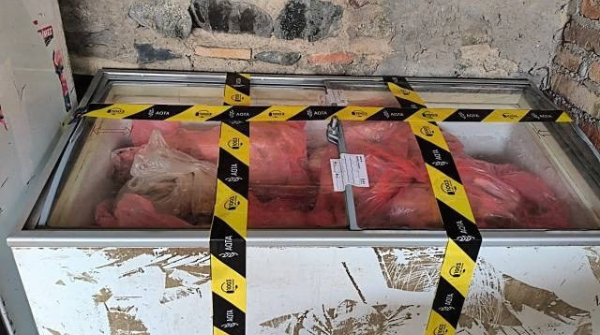 В Гяндже закрыли подпольный цех, поставлявший куриное мясо в донерные 2 В Гяндже закрыли подпольный цех, поставлявший куриное мясо в донерные