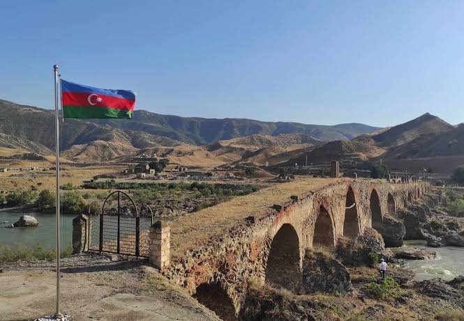Азербайджан отмечает годовщину освобождения Худаферинского моста