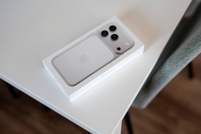 Apple заблокировала украденные французскими протестующими iPhone 2 Apple заблокировала украденные французскими протестующими iPhone