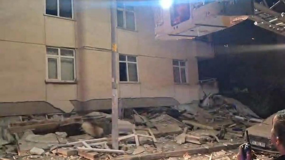 В Стамбуле обрушилось жилое здание
