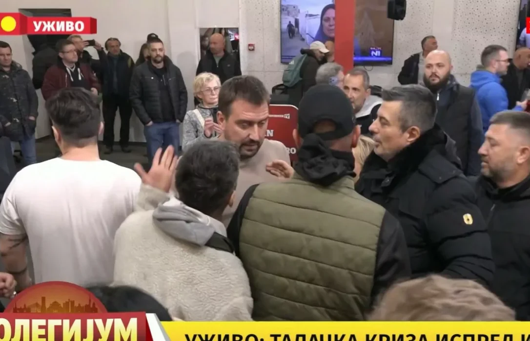 «Захват заложников» в эфире: в Сербии толпа ворвалась в редакцию Informer